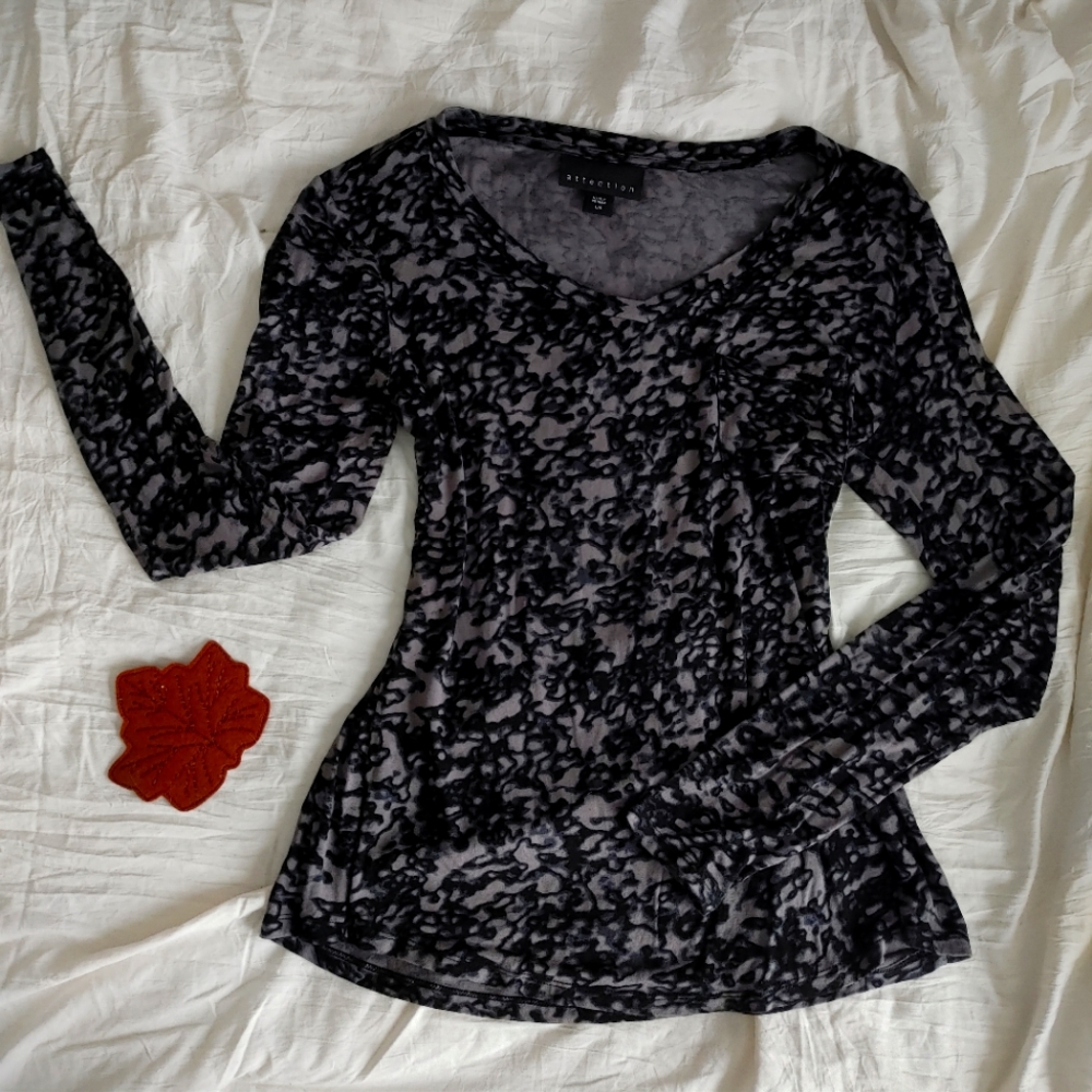 Scoop Neck Top | Attention | Black and Grey